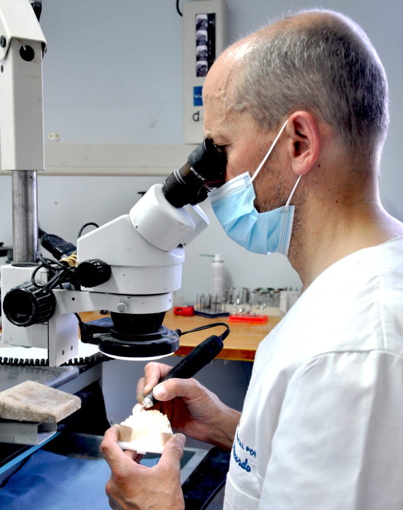 microscopio in odontoiatria